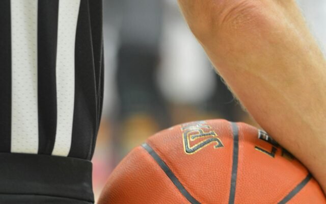 Nahaufnahme eines Basketball-Schiedsrichters